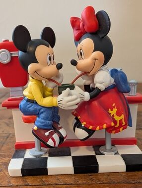 Mickey & Minnie Sweethearts Of The 50s Collection - Soda Shop Sweethearts